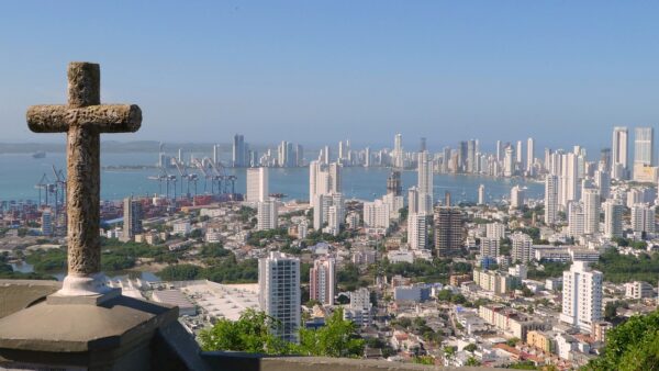 TOUR POR CARTAGENA EN CHIVA TOUR POR CARTAGENA EN CHIVA