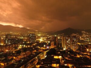 TOUR NOCTURNO DE MEDELLÍN Y SUS FONDAS.
