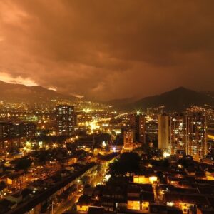 TOUR NOCTURNO DE MEDELLÍN Y SUS FONDAS.