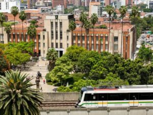 TOUR VISITA POR LA CIUDAD DE MEDELLÍN + MUSEO DE ANTIOQUIA