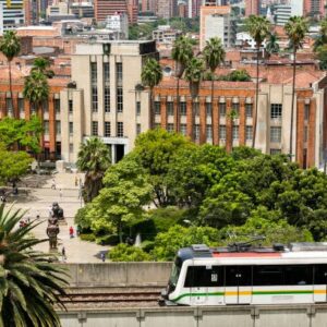 TOUR VISITA POR LA CIUDAD DE MEDELLÍN + MUSEO DE ANTIOQUIA