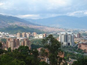 TOUR: VISITA POR LA CIUDAD + ALMUERZO EN MEDELLÍN