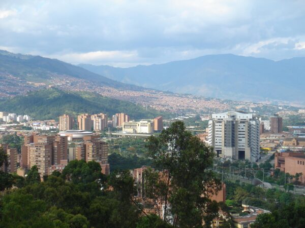 TOUR: VISITA POR LA CIUDAD + ALMUERZO EN MEDELLÍN