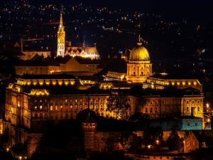 FIESTA HÚNGARA CON CENA ZÍNGARA - BUDAPEST